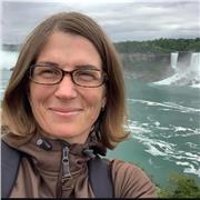 Lehrkraft mit insgesamt 15 Jahren Unterrichtserfahrung und Lehrbefähigung aus de USA